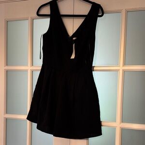 Little Black V-Neck Skater Romoer